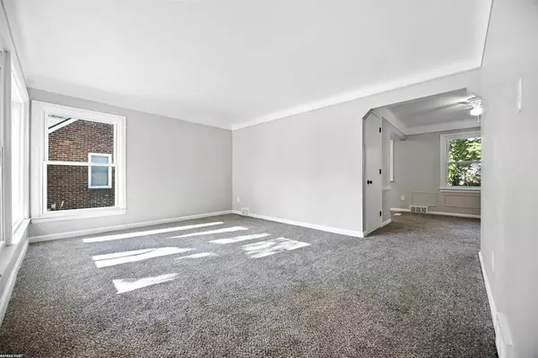 Oak Park, MI 48237,23221 Roanoke Avenue