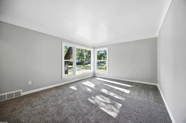 Oak Park, MI 48237,23221 Roanoke Avenue