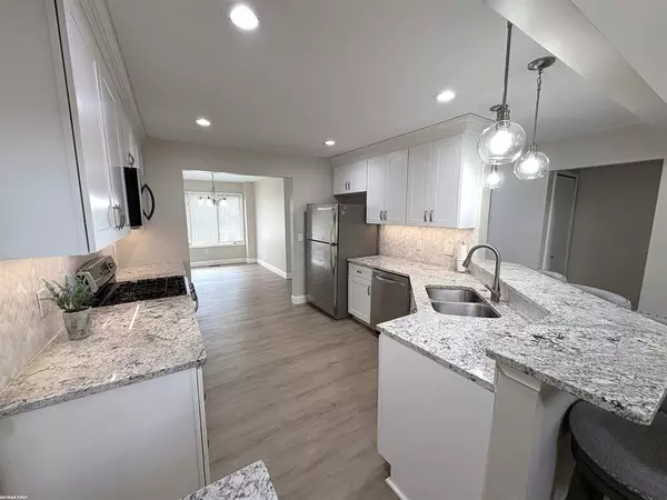 Clinton Twp, MI 48038,18303 Hearthside Lane