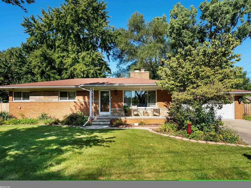 39211 Gary Street, Clinton Twp, MI 48036
