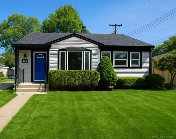 22997 Carolina Street, St. Clair Shores, MI 48080