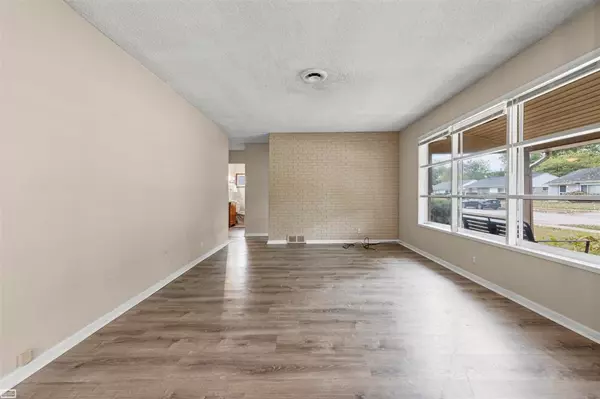 Madison Heights, MI 48071,867 E Kalama