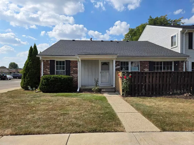 39551 HEATHERHEATH Drive, Clinton Twp, MI 48038