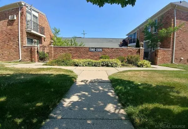 2306 14 Mile Road, Royal Oak, MI 48073