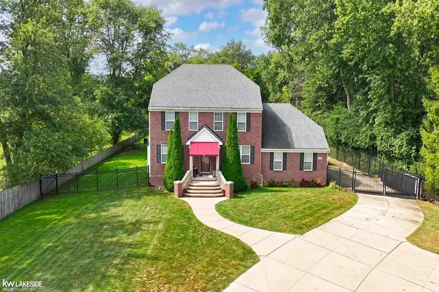 2770 Hickory Lawn Road, Rochester Hills, MI 48307