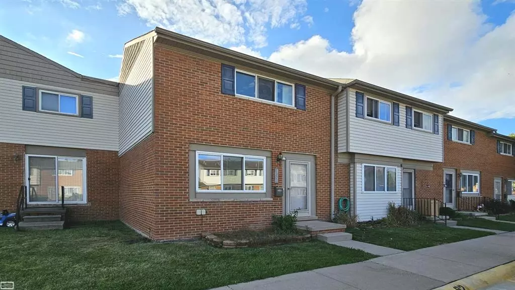 25667 Salem Street, Roseville, MI 48066