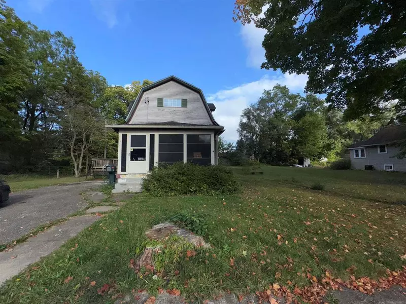 40 Oxford Street, Pennfield Twp, MI 49017