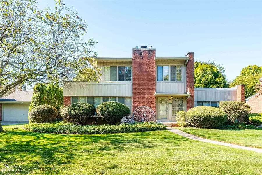 709 Lakepointe Street, Grosse Pointe Park, MI 48230