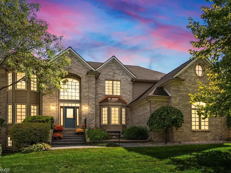 2282 Kingscross Drive, Shelby Twp, MI 48316