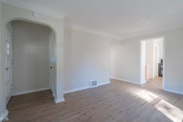 Harper Woods, MI 48225,19139 Kenosha Street