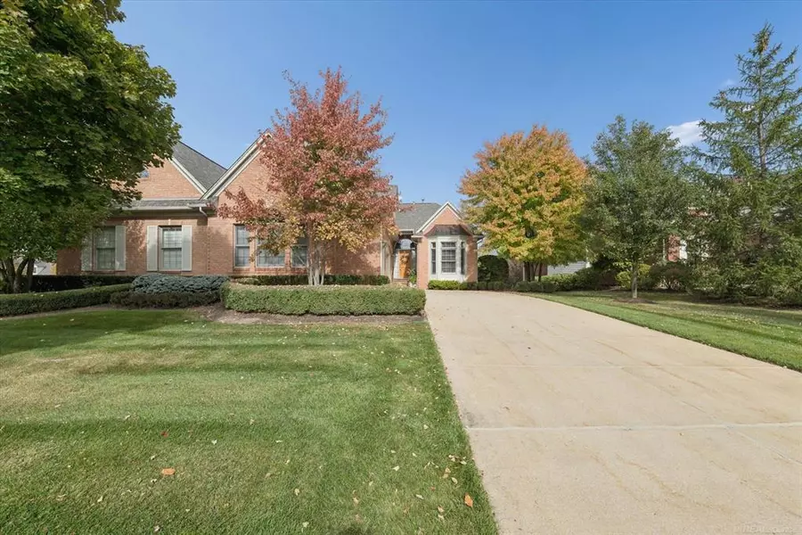 2794 Castlemartin Court, Oakland Twp, MI 48306