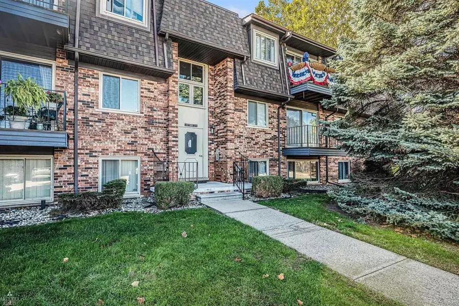 211 Riviera Drive, St. Clair Shores, MI 48080