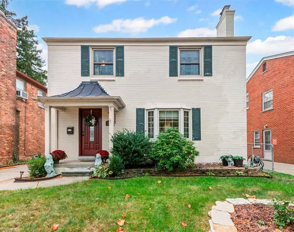 1597 Newcastle Road, Grosse Pointe Woods, MI 48236