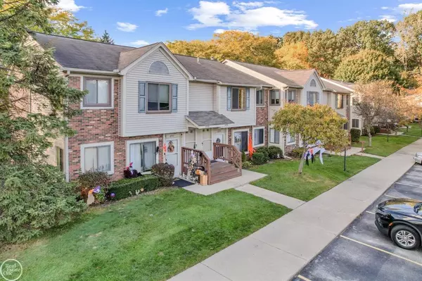 27715 Harrison Woods Lane, Harrison Twp, MI 48045