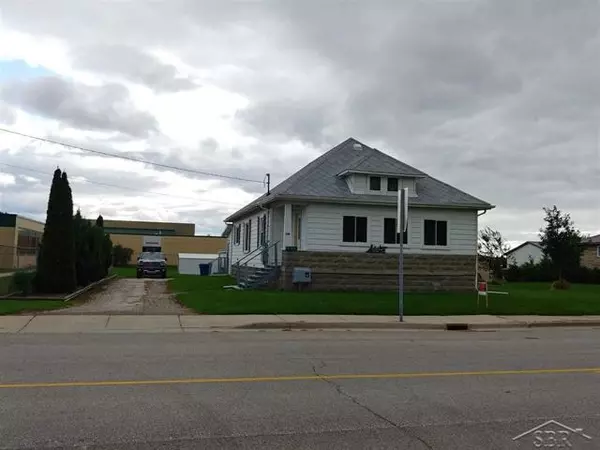 801 W 5TH, Pinconning, MI 48650