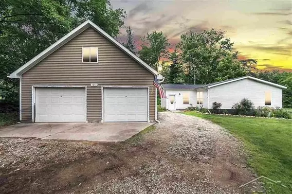 1051 Creek Road, Billings Twp, MI 48612