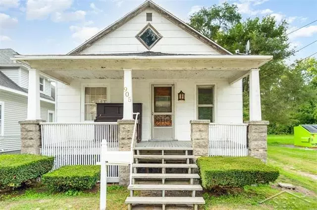 905 N Henry Street, Bay City, MI 48706