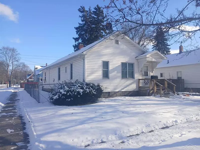 2220 N Oakley Street, Saginaw, MI 48602