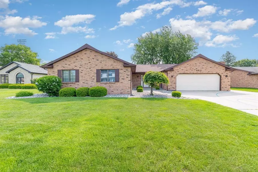 692 E Pilgrim Drive, Saginaw Twp, MI 48603