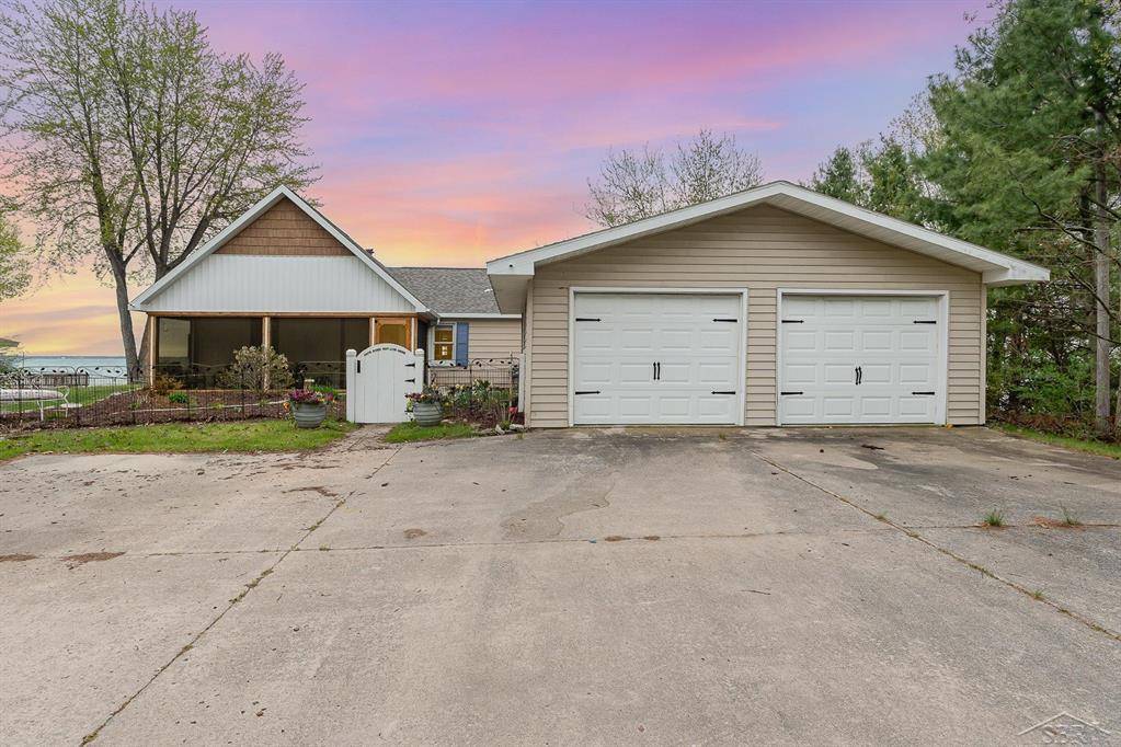 1185 S Bay Drive, Alabaster Twp, MI 48763