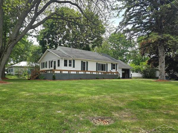425 Wright Street, Breckenridge Vlg, MI 48615