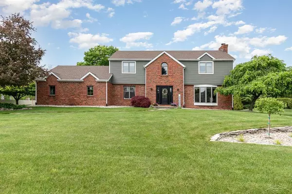 3677 W White Trillium Drive, Saginaw Twp, MI 48603