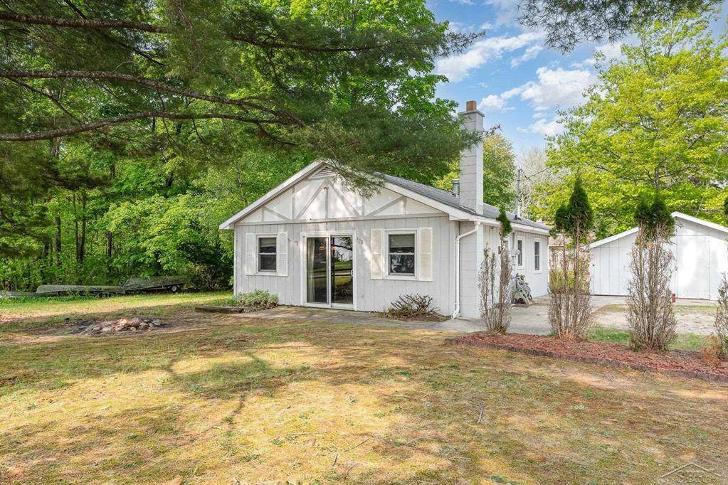 420 S Lake Drive, Cherry Grove Twp, MI 49601