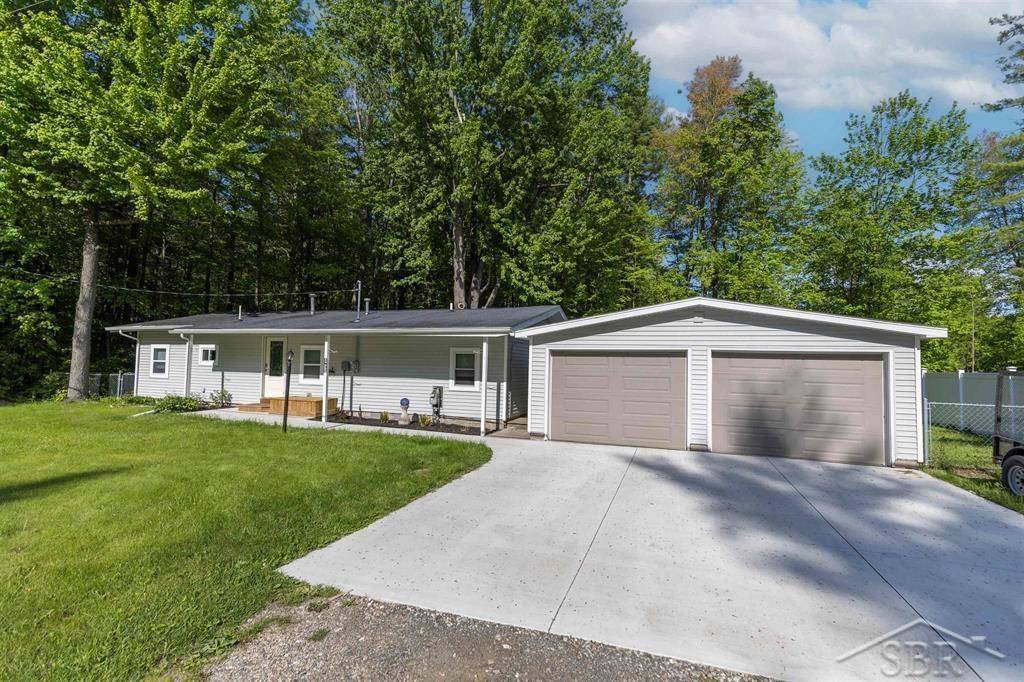 2832 N West River Road, Jerome Twp, MI 48657