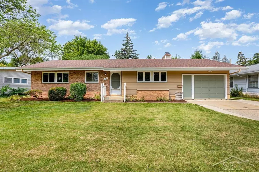 1029 E Washburn Place, Saginaw, MI 48602