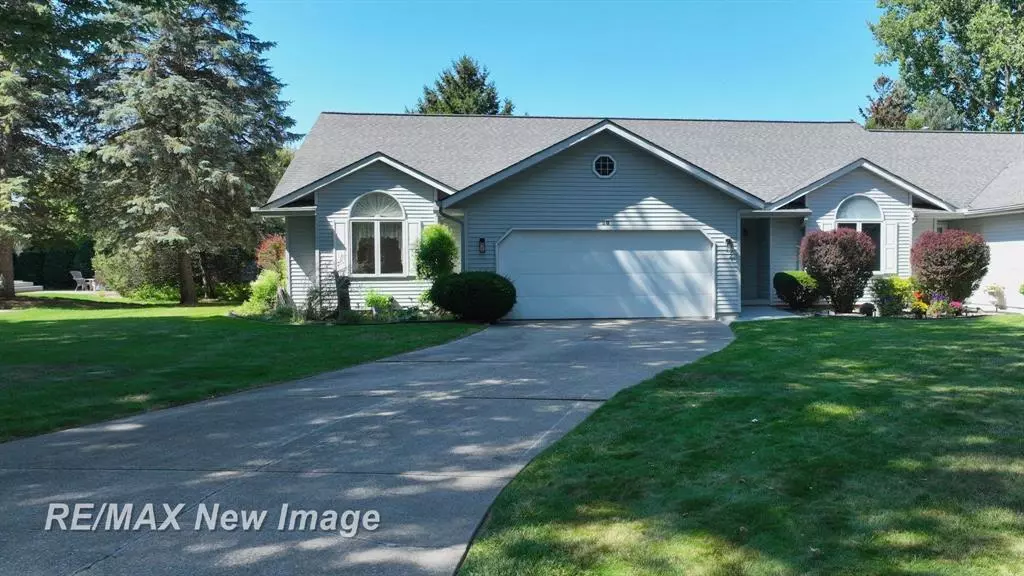 28 Deer Trail, Saginaw Twp, MI 48638