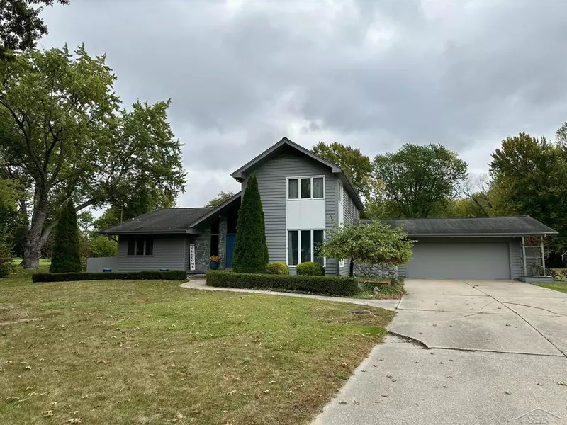 859 Foxboro Road, Saginaw Twp, MI 48638