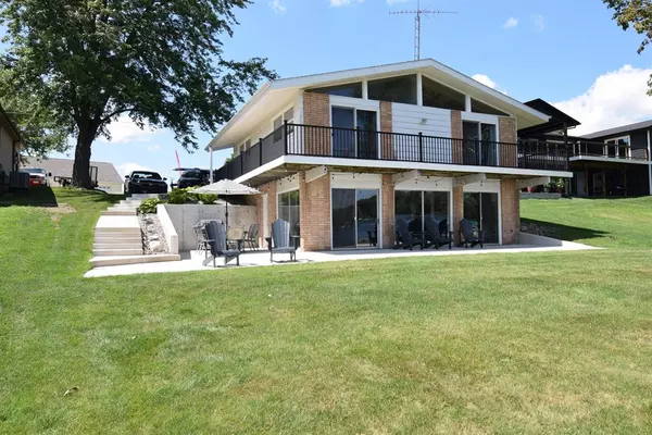 223 Lake Shore Drive, Algansee Twp, MI 49036
