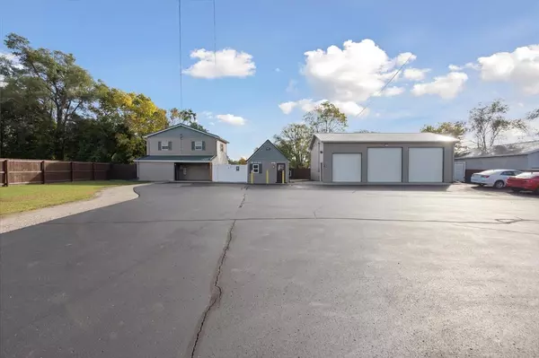 396 & 398 N 20th Street, Springfield, MI 49037