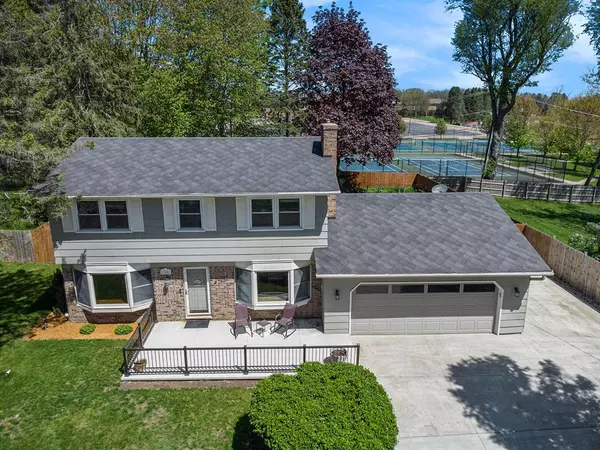 105 North Drive E, Marshall, MI 49068