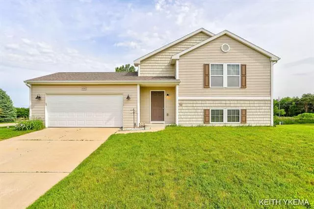 9797 Platinum Pointe Drive, Olive Twp, MI 49464