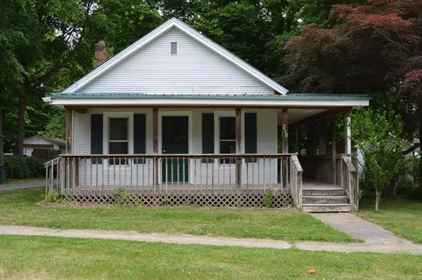 210 W 4th Street, Buchanan, MI 49107