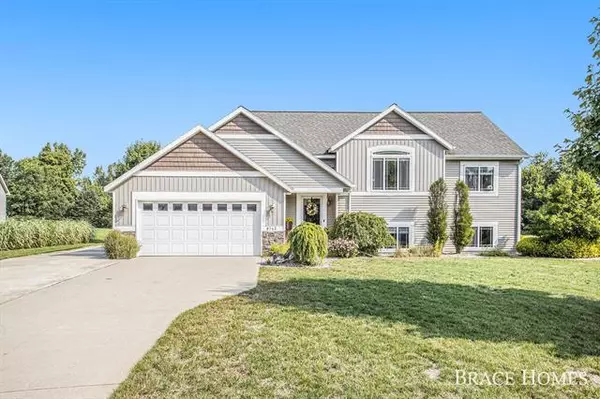 8742 Big Bend Court, Middleville, MI 49333