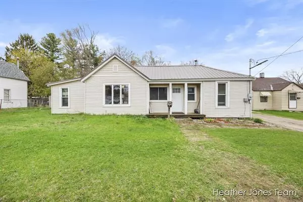 806 E Coffren Avenue, Greenville, MI 48838