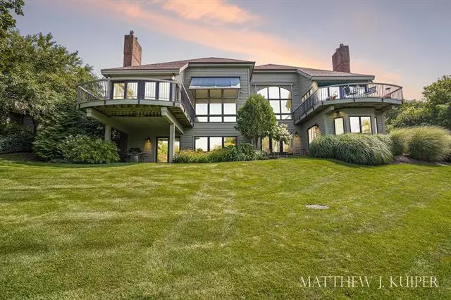 925 Cascade Hills East Drive SE, Grand Rapids Twp, MI 49546
