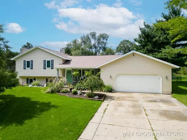 2767 Rogue River Road NE, Belmont, MI 49306