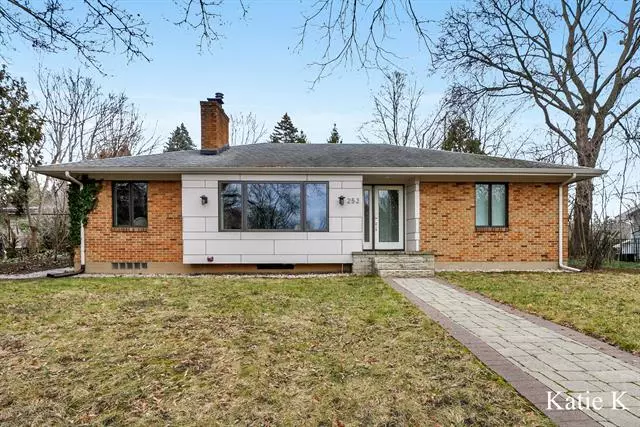 252 Hodenpyl Road SE, East Grand Rapids, MI 49506