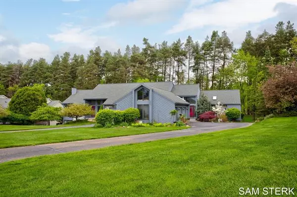 4921 N Quail Crest Drive SE 132, Cascade Twp, MI 49546