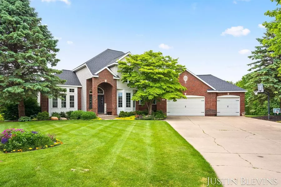 7809 Hidden Lake Drive, Hudsonville, MI 49426