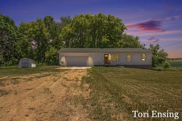 4727 S Lund Road, Evergreen Twp, MI 48884