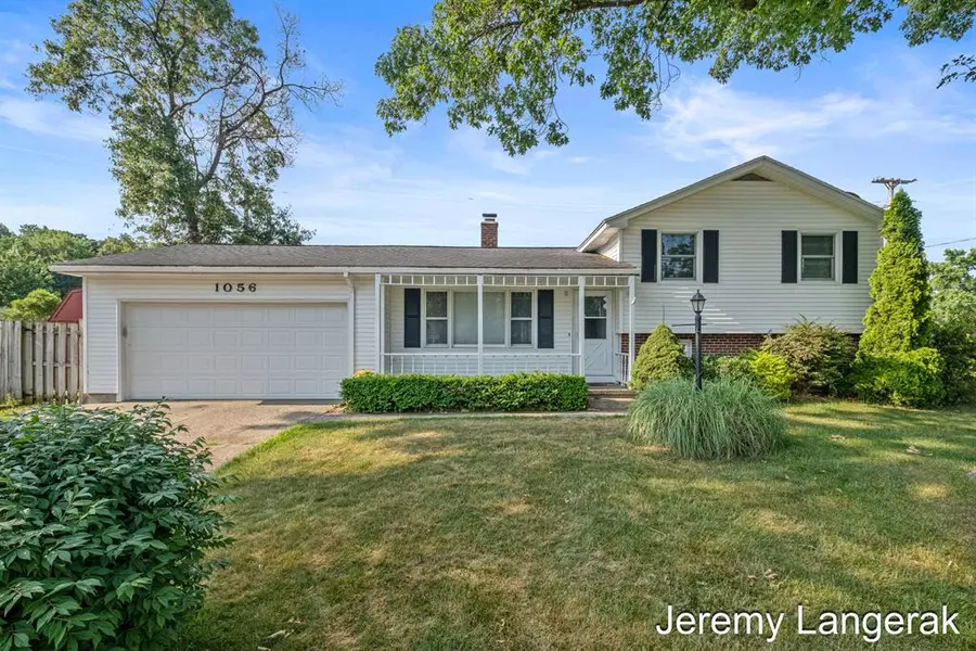 1056 48th Street SE, Kentwood, MI 49508