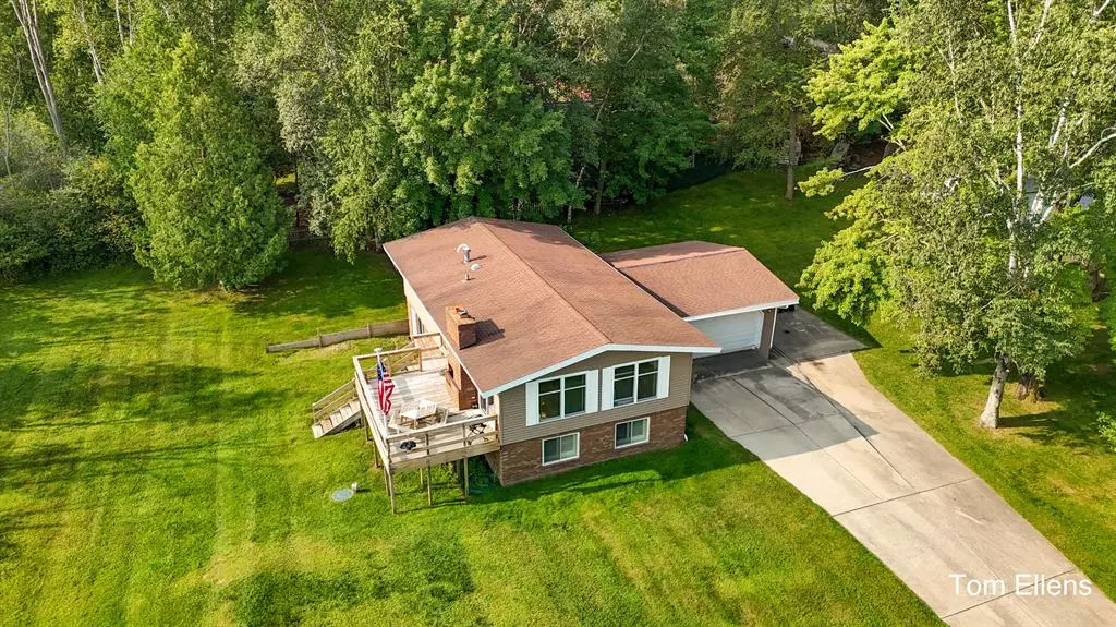 5831 W Riverview Drive, Ludington, MI 49431