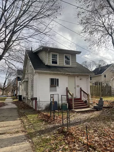 811 W Lapeer Street, Lansing, MI 48915