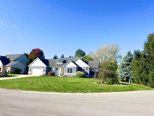 1047 E Bluff Court, Zeeland, MI 49464