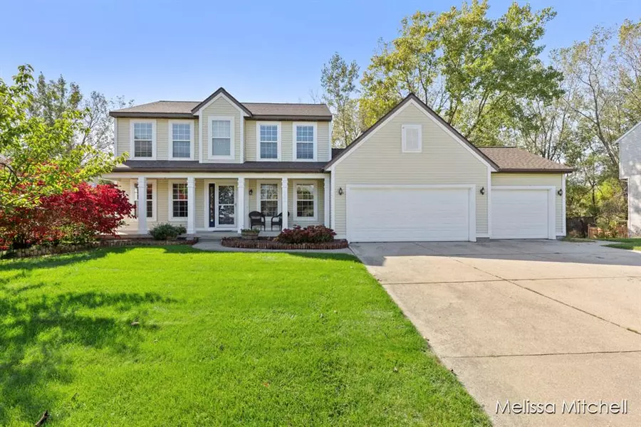 6869 Lake Bluff Drive NE, Comstock Park, MI 49321