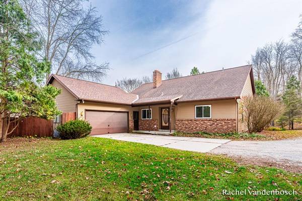 3093 Kissing Rock Lane SE, Lowell, MI 49331